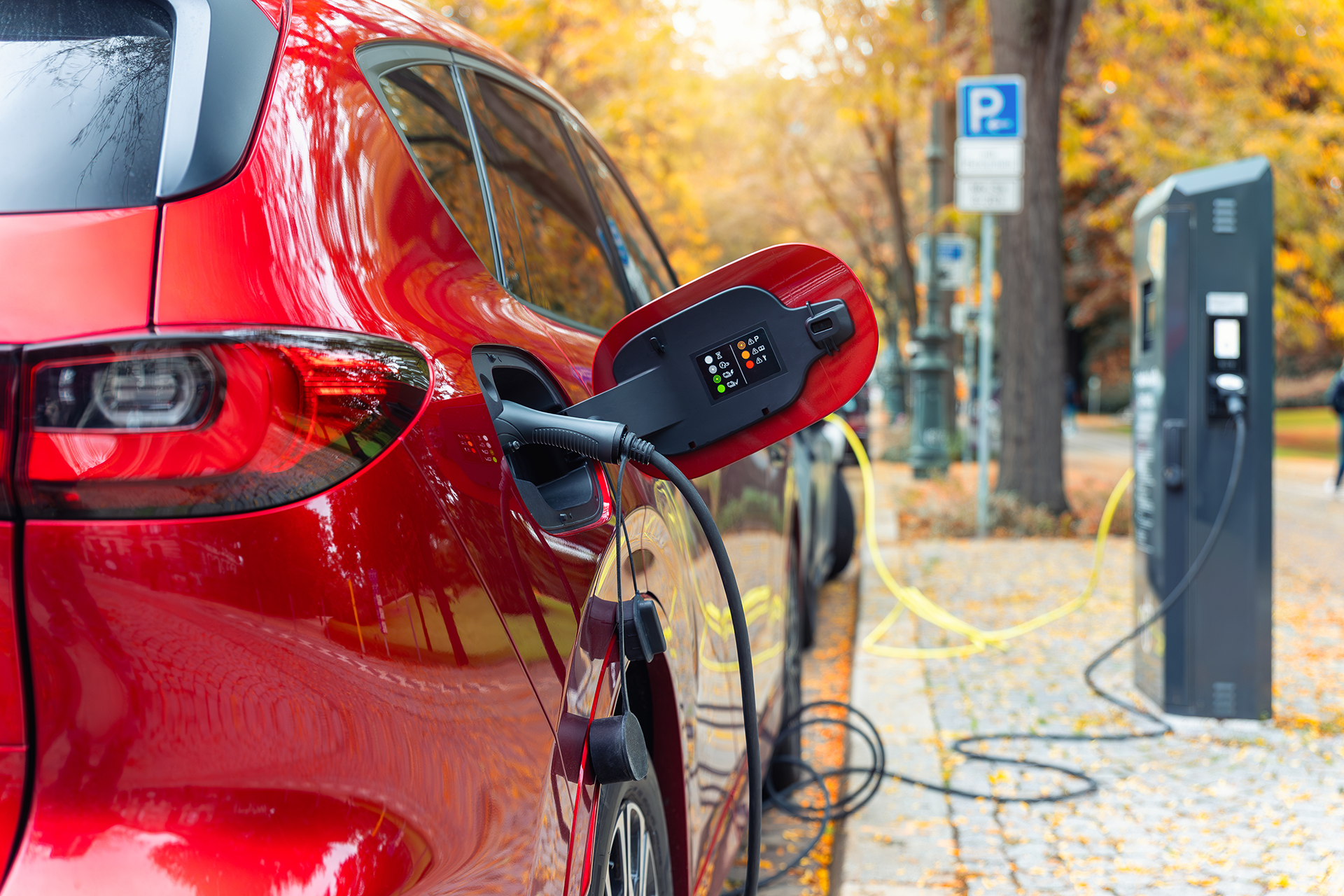 Elektrisch of hybride rijden? Kijk naar het totaalplaatje